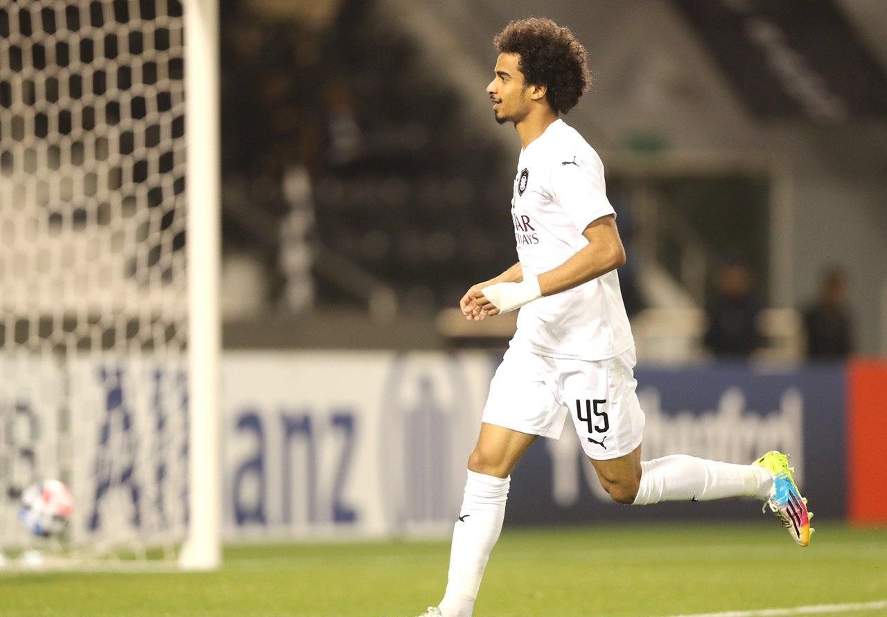 Akram Afif football photo