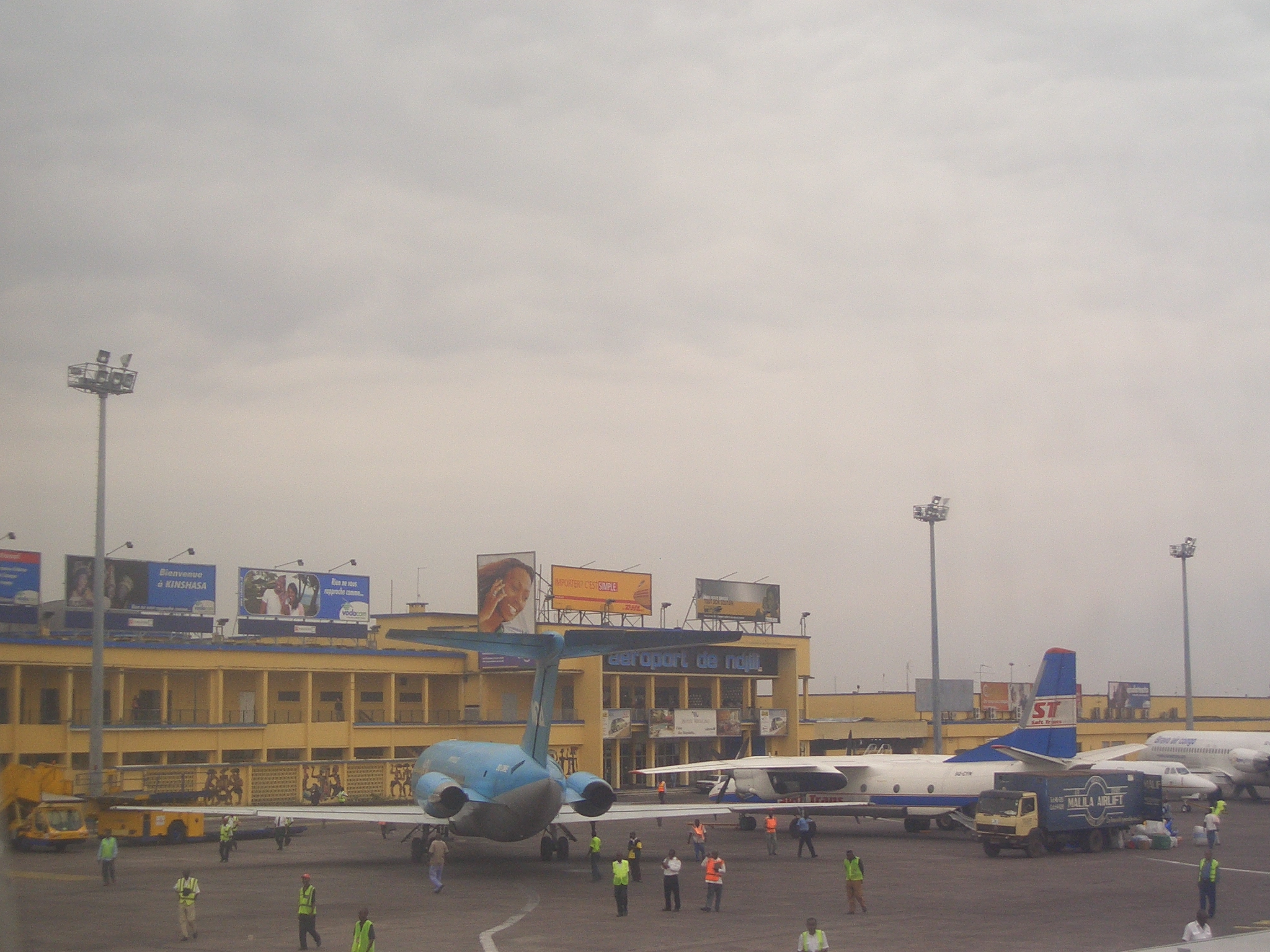 N'djili International Airport exterior