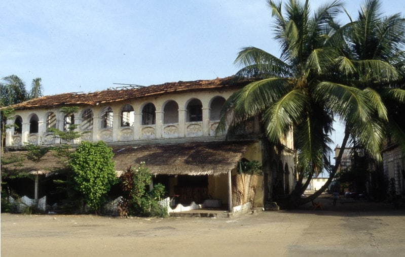 Grand-Bassam: Old Town and Sea Breeze route image