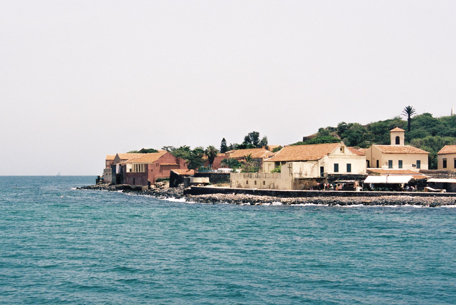 Gorée Island: Write History with Restraint Route Images