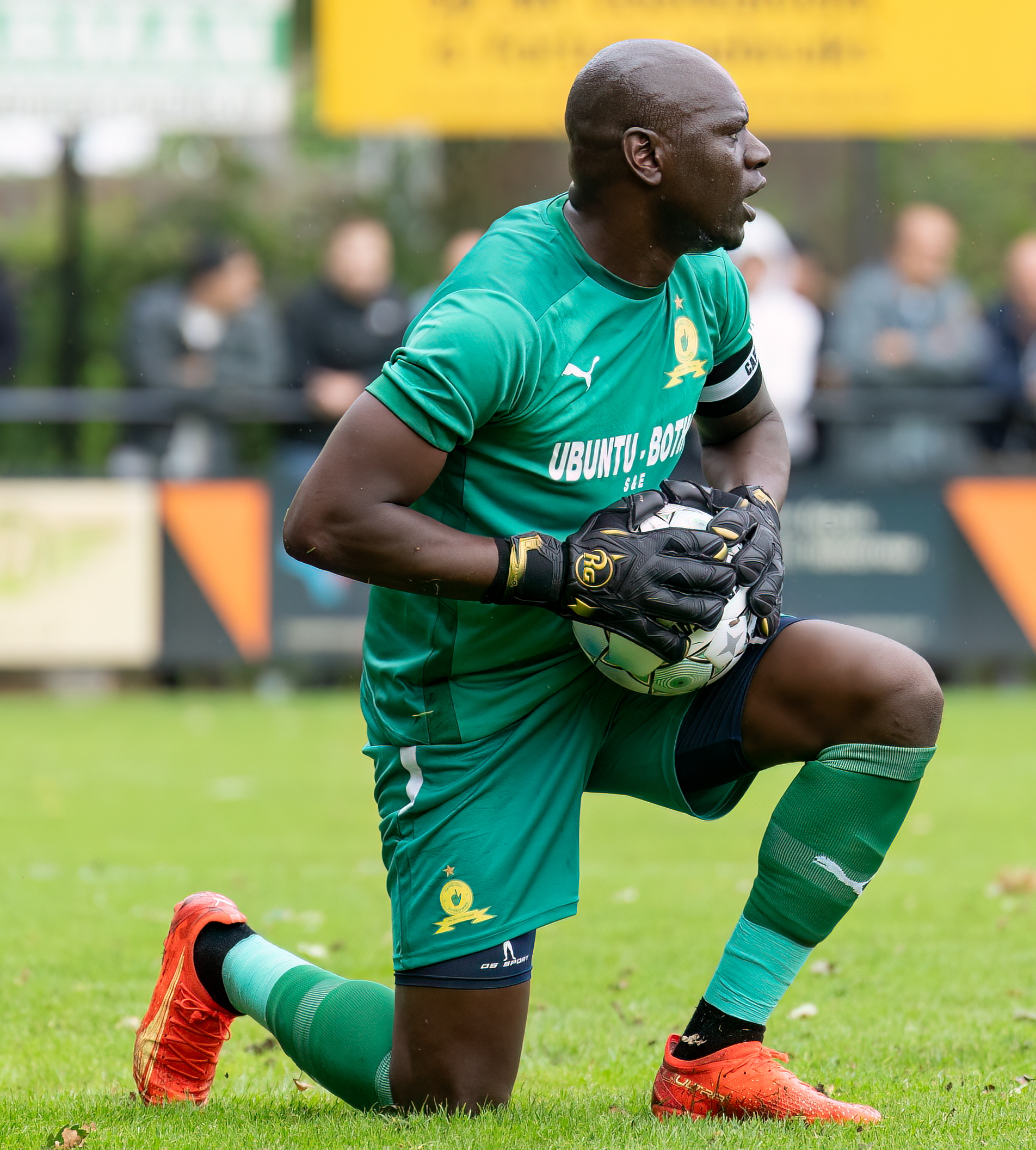 Denis Onyango football photo